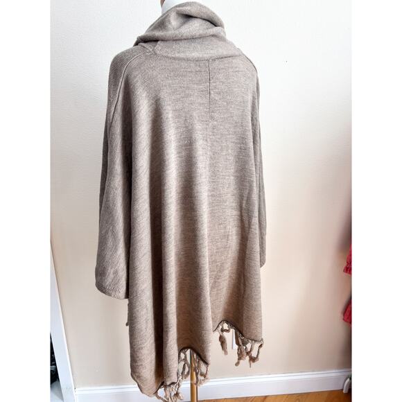 Garnet Hill 100% Wool Knit Poncho Turtleneck Sweater Medium Comfy Fringe - Picture 2 of 9